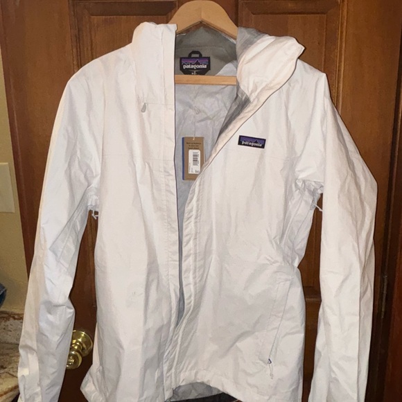 Patagonia Women’s Rain Coat - Picture 2 of 8